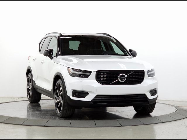 2022 Volvo XC40 R-Design