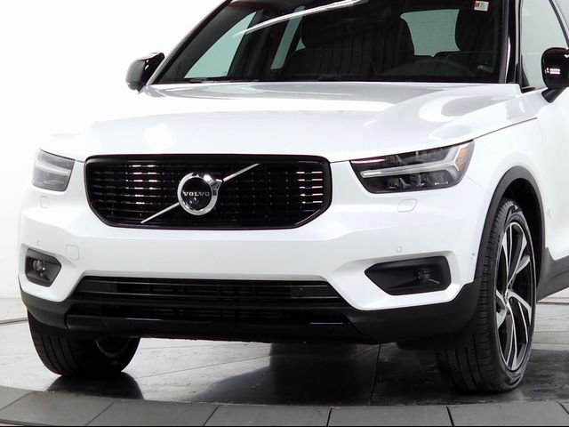 2022 Volvo XC40 R-Design