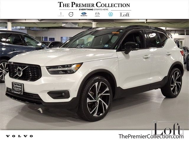 2022 Volvo XC40 R-Design