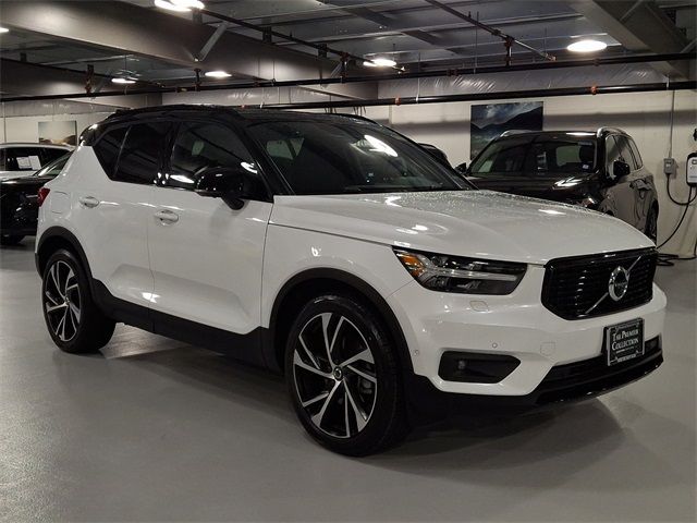 2022 Volvo XC40 R-Design