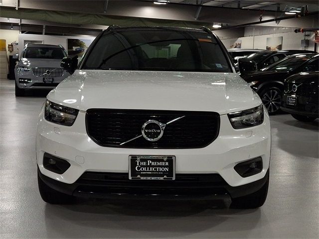 2022 Volvo XC40 R-Design