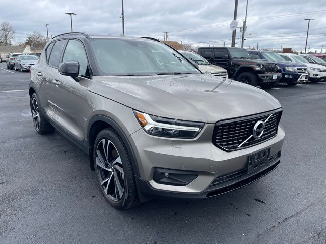 2022 Volvo XC40 R-Design