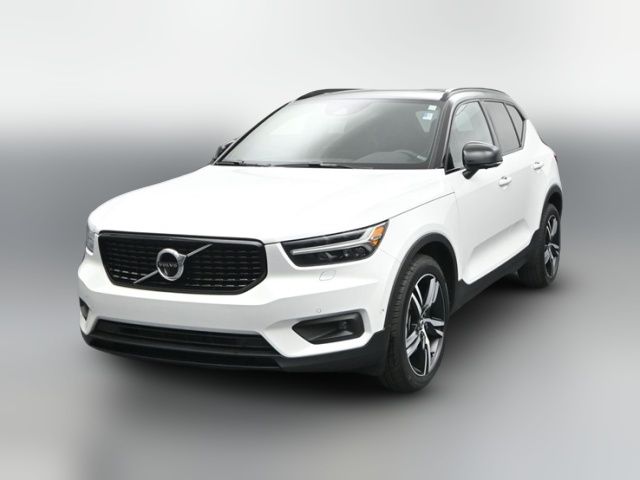 2022 Volvo XC40 R-Design