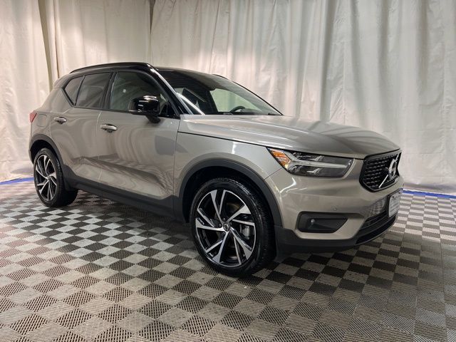 2022 Volvo XC40 R-Design