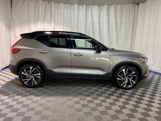 2022 Volvo XC40 R-Design