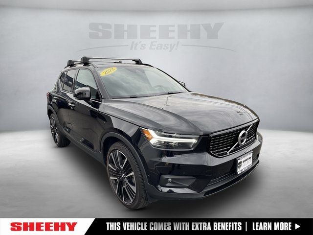 2022 Volvo XC40 R-Design