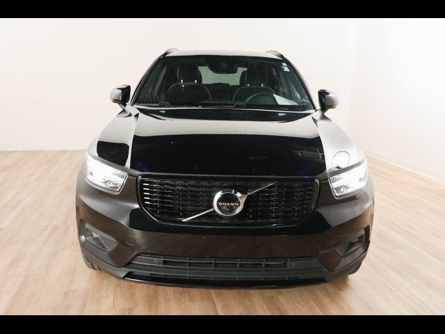 2022 Volvo XC40 R-Design