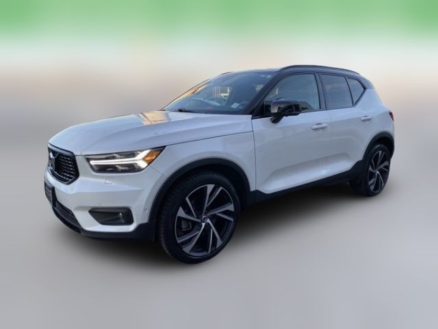 2022 Volvo XC40 R-Design