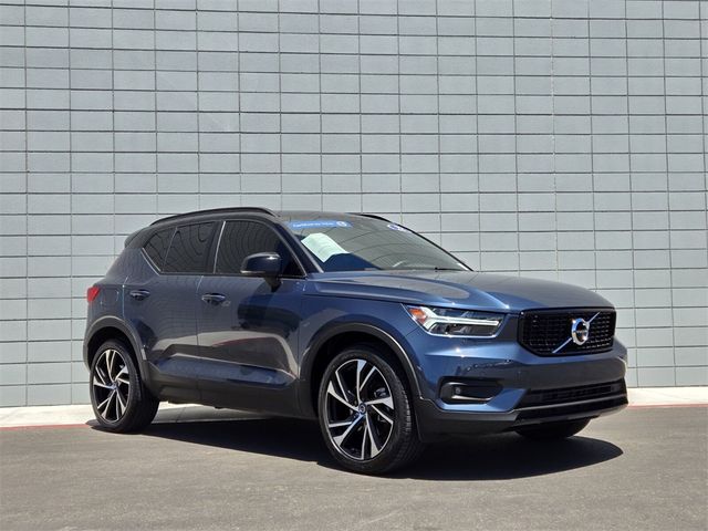 2022 Volvo XC40 R-Design