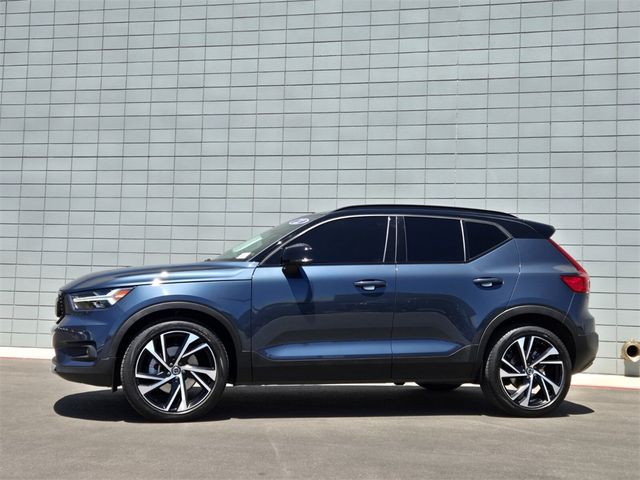 2022 Volvo XC40 R-Design