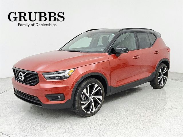 2022 Volvo XC40 R-Design