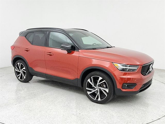 2022 Volvo XC40 R-Design