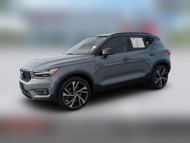 2022 Volvo XC40 R-Design