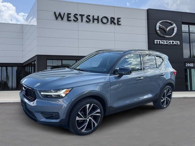 2022 Volvo XC40 R-Design