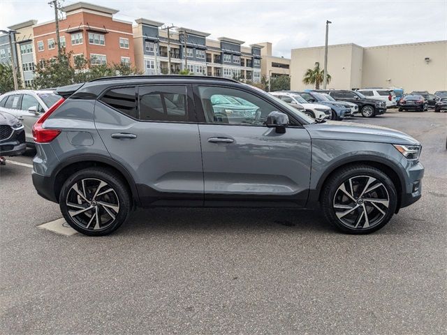 2022 Volvo XC40 R-Design