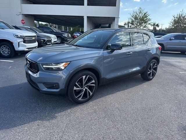 2022 Volvo XC40 R-Design