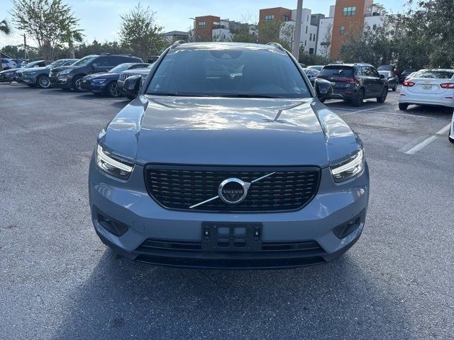 2022 Volvo XC40 R-Design