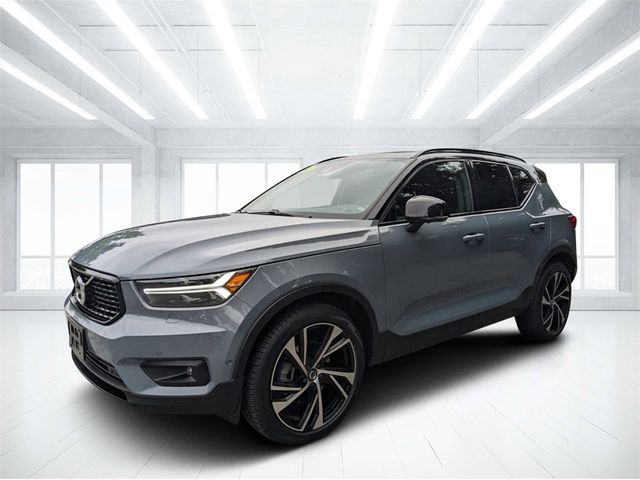 2022 Volvo XC40 R-Design