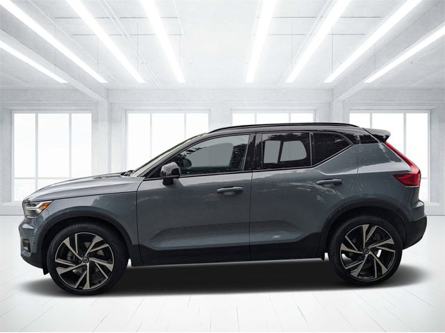 2022 Volvo XC40 R-Design