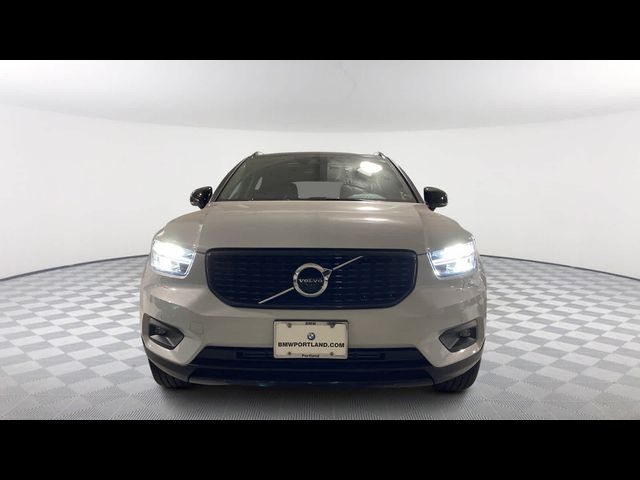 2022 Volvo XC40 R-Design