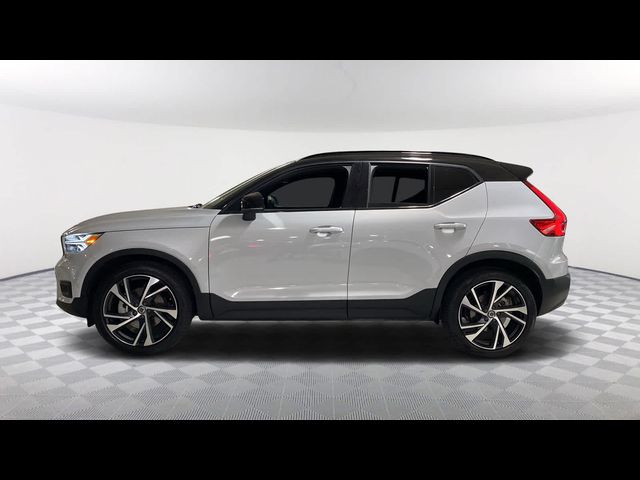 2022 Volvo XC40 R-Design