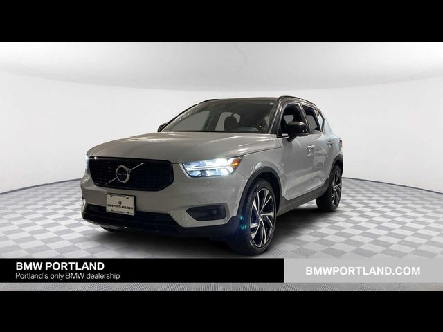 2022 Volvo XC40 R-Design