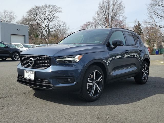 2022 Volvo XC40 R-Design