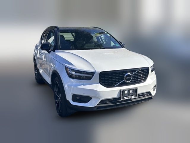 2022 Volvo XC40 R-Design