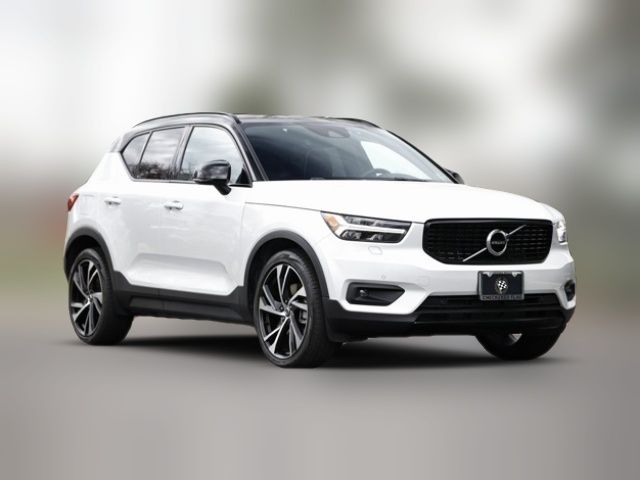 2022 Volvo XC40 R-Design