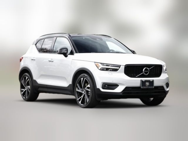 2022 Volvo XC40 R-Design