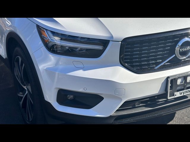 2022 Volvo XC40 R-Design