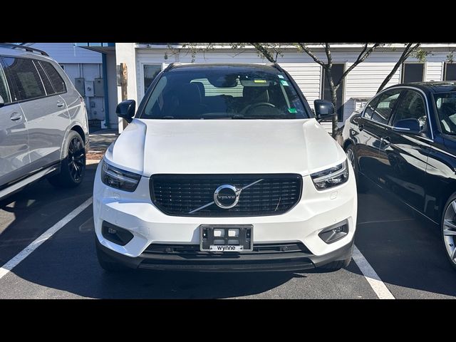 2022 Volvo XC40 R-Design