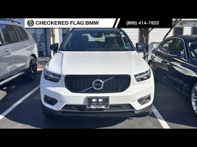 2022 Volvo XC40 R-Design