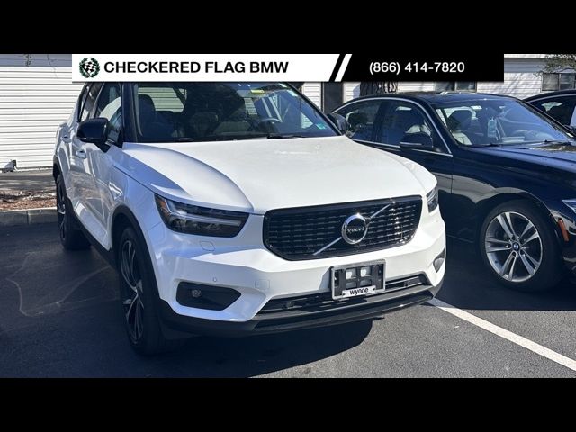 2022 Volvo XC40 R-Design