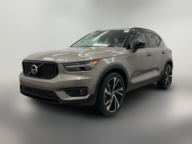 2022 Volvo XC40 R-Design