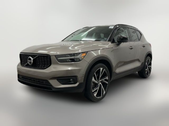 2022 Volvo XC40 R-Design