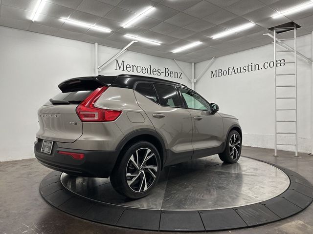 2022 Volvo XC40 R-Design