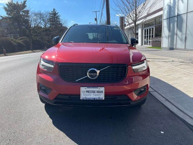 2022 Volvo XC40 R-Design
