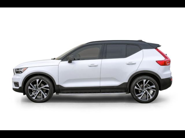 2022 Volvo XC40 R-Design