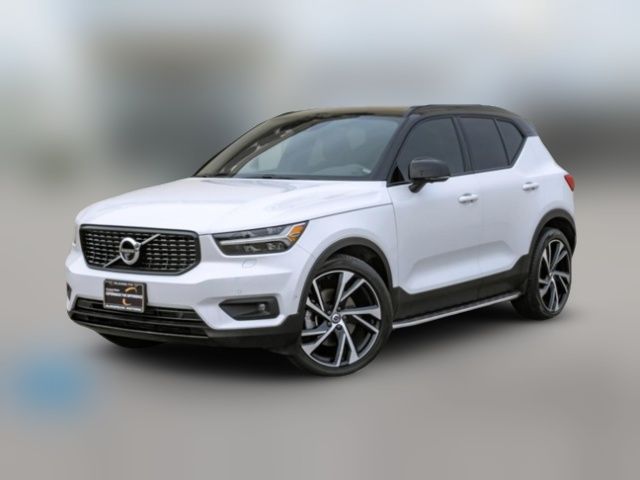 2022 Volvo XC40 R-Design