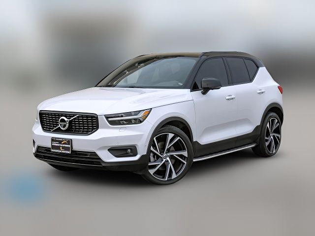 2022 Volvo XC40 R-Design