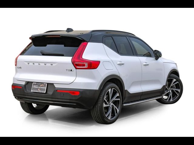 2022 Volvo XC40 R-Design