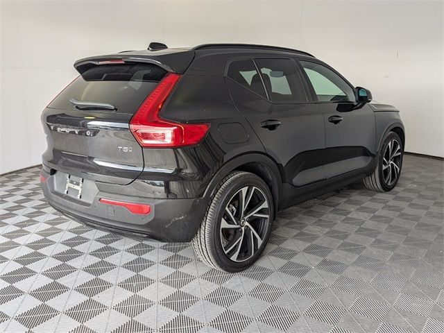 2022 Volvo XC40 R-Design