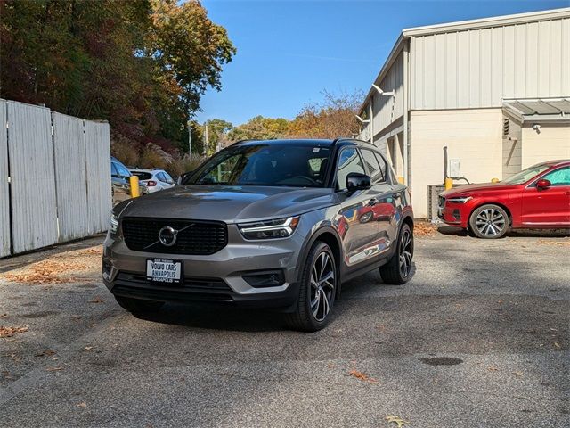 2022 Volvo XC40 R-Design