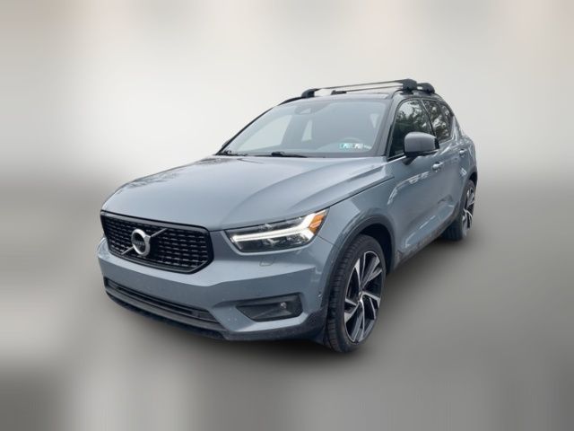 2022 Volvo XC40 R-Design