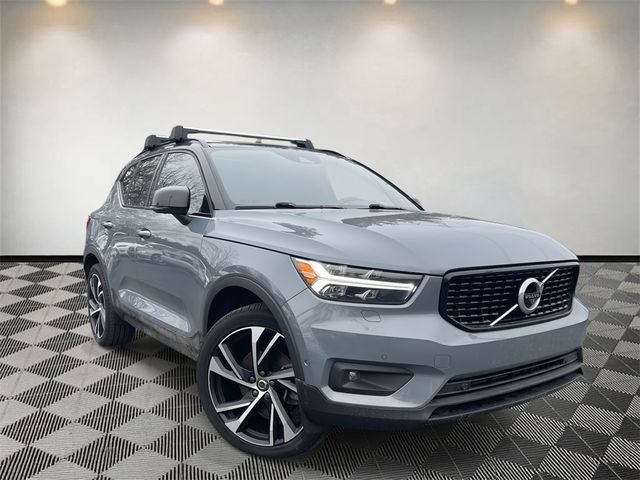 2022 Volvo XC40 R-Design