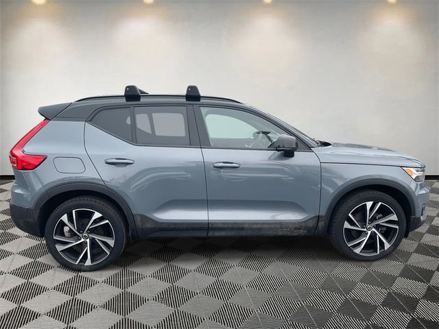 2022 Volvo XC40 R-Design