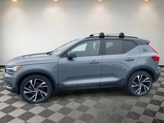 2022 Volvo XC40 R-Design