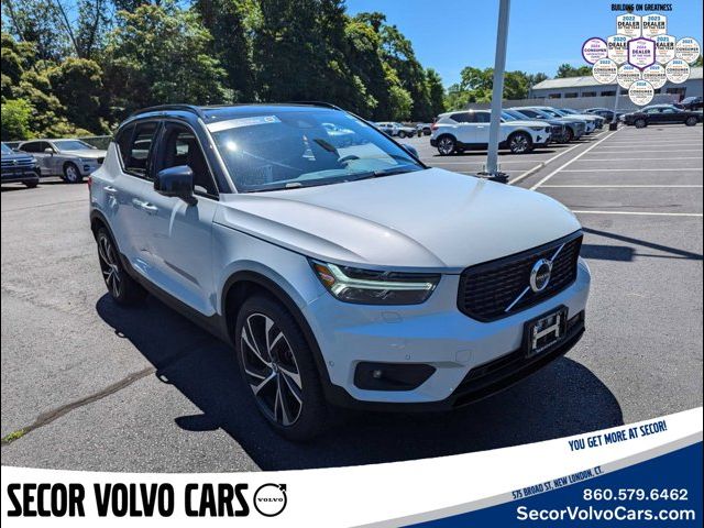 2022 Volvo XC40 R-Design