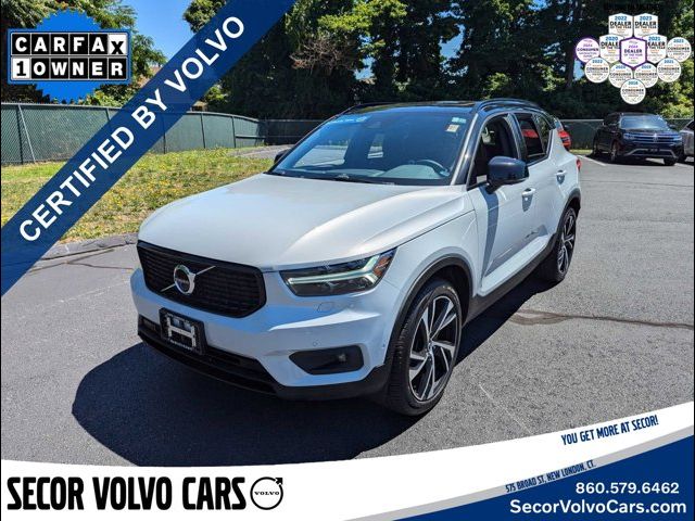 2022 Volvo XC40 R-Design